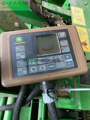 Empacadora gigant - John Deere - v451m