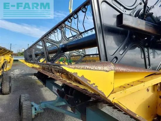 Cosechadora de Cereal - New Holland - cr9060