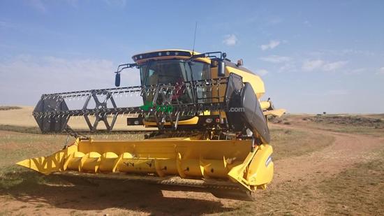 Cosechadora de Cereal - New Holland - TC 5 70
