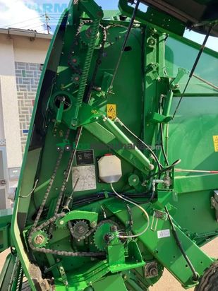 Empacadora gigant - John Deere - 864