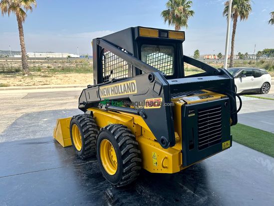 Minicargadora New Holland LS160