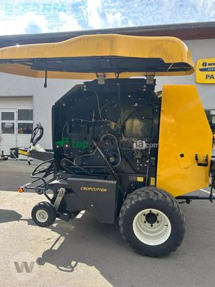Empacadora gigant - New Holland - roll bar 125