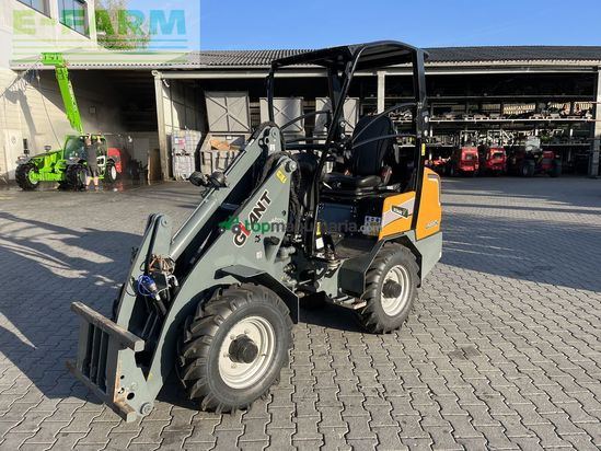 Minicargadora - Giant - 2300hd mit vierkant aufnahme