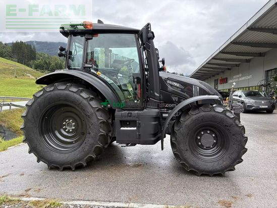 Tractor agrícola - Valtra - g135 v schwarzmetallic