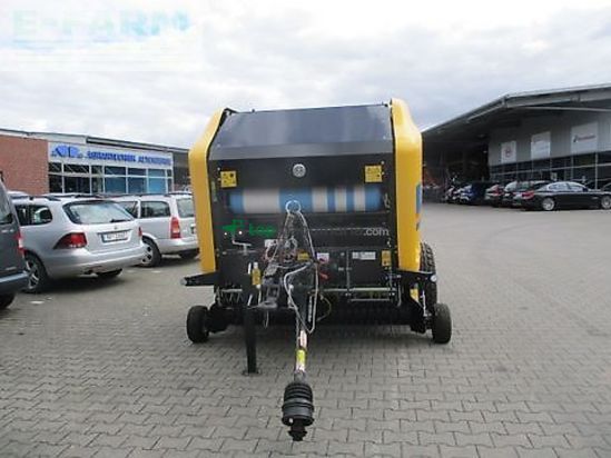 Empacadora gigant - New Holland - br 150 utility