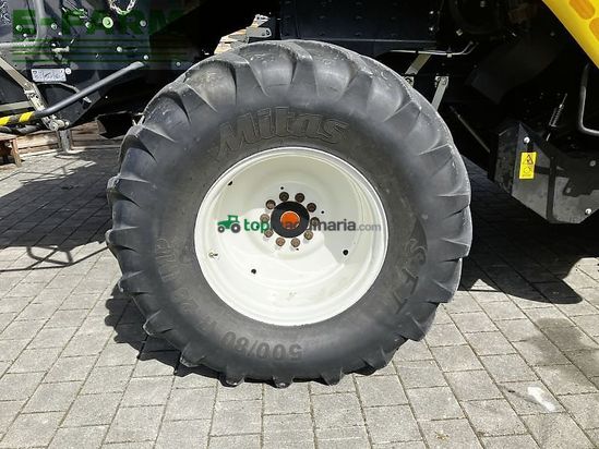 Cosechadora de Cereal - New Holland - cr 8.90