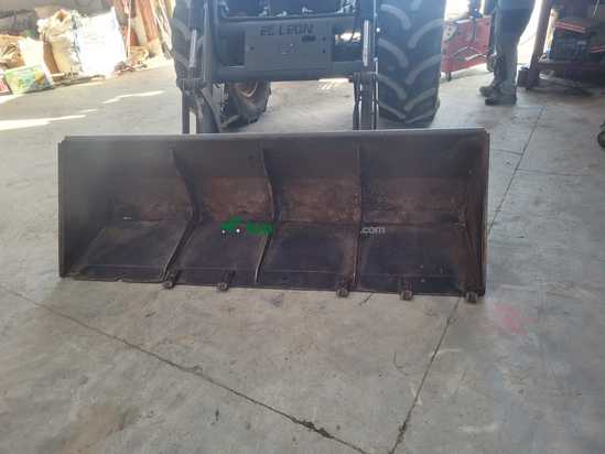Pala Leon 410 E para tractor New Holland TM55