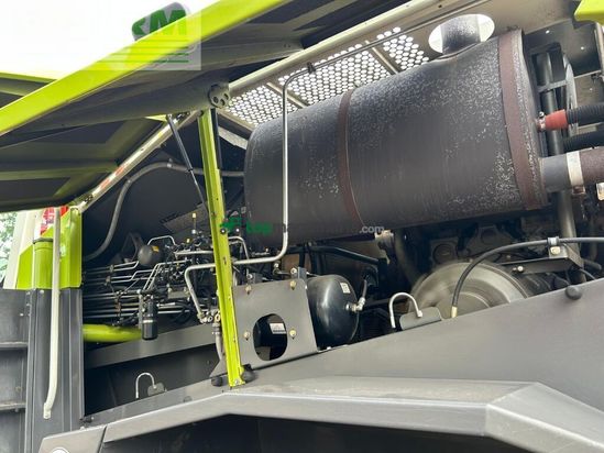 Cosechadora de Cereal - Claas - jaguar 890 mit kemper 360 und pu