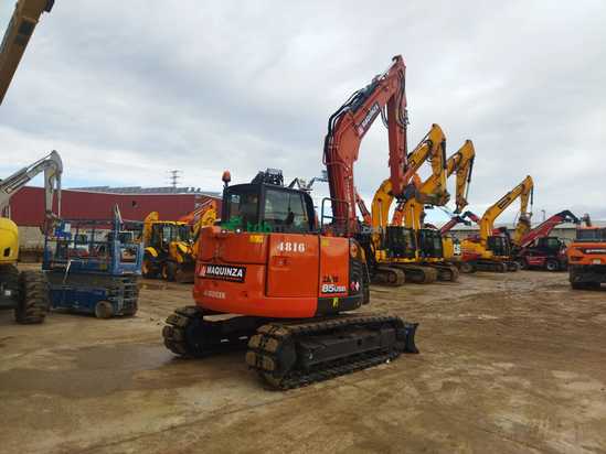 Miniexcavadora HITACHI ZX85USB-6