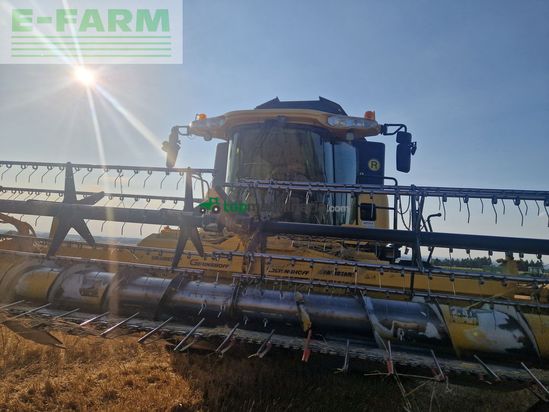 Cosechadora de Cereal - New Holland - cr980