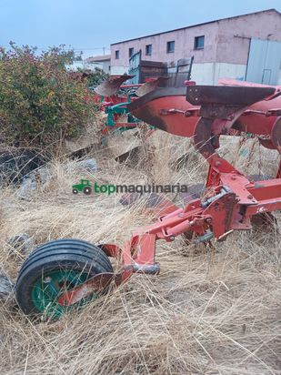 Arado de 4 cuerpos marca: Ovlac.
