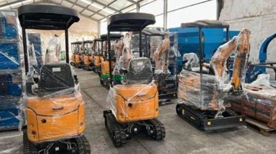 Mini excavadoras DIESEL 1 Tonelada 13 CV Giratoria Orugas 70€ al mes