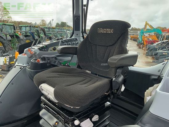 Tractor agrícola - Valtra - t174 hi tech tractor (st25043)