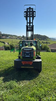 CARRETILLA ELEVADORA TODOTERRENO 4X4 DIÉSEL – 3,5 Tn – NUEVA