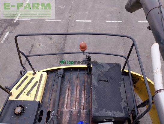 Cosechadora de Cereal - New Holland - CR980