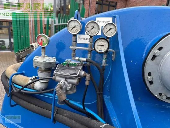 Esparcidor - Claas - xerion 4000 & kaweco schwanenhals tridem