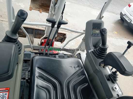 Miniexcavadora TAKEUCHI TB215R