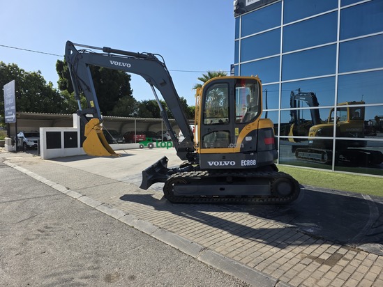Excavadora Volvo ECR 88