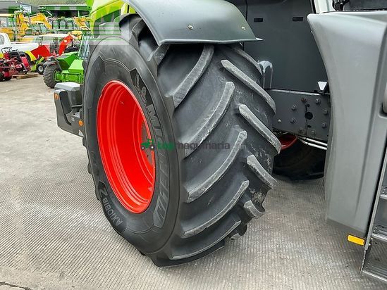 Tractor agrícola - Claas - xerion trac 5000 tractor (st26926)