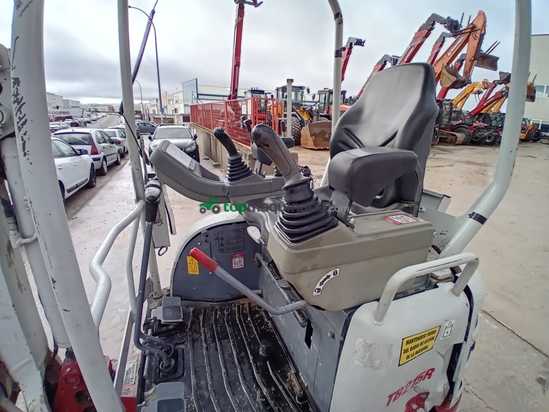 Miniexcavadora TAKEUCHI TB215R