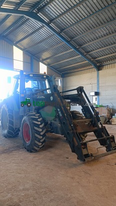Tractor agrícola Deutz Fahr Agrotron M600 con pala Leon