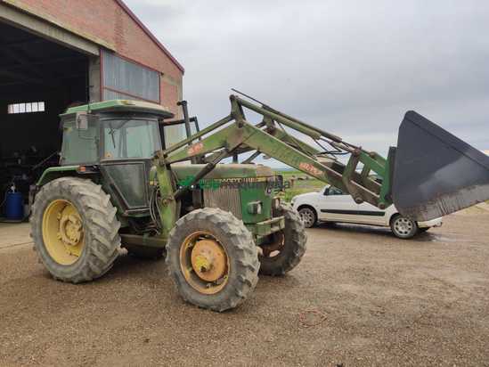 Tractor agrícola - John Deere - 3340 con pala