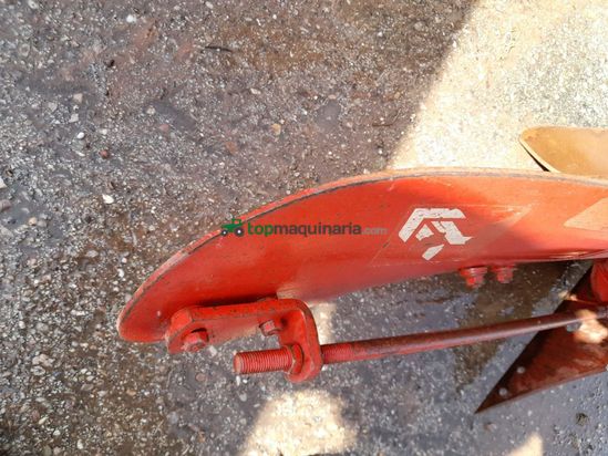 Arado Keverneland reversible de 4 cuerpos 