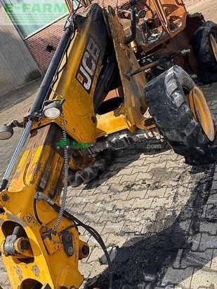 Minicargadora - JCB - tm 220 brandschaden
