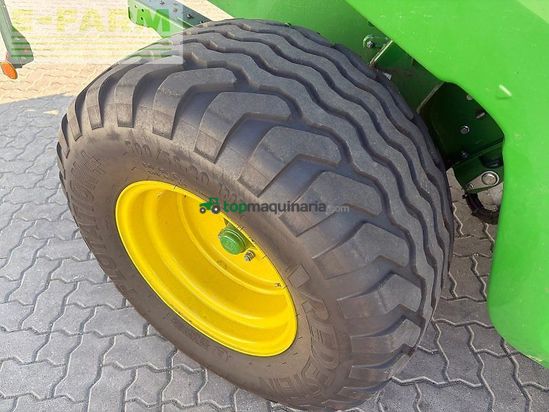 Empacadora gigant - John Deere - v 451 m