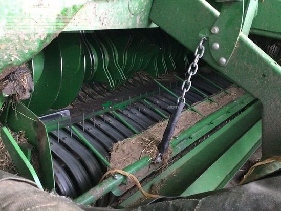 Empacadora gigant - John Deere - v451m