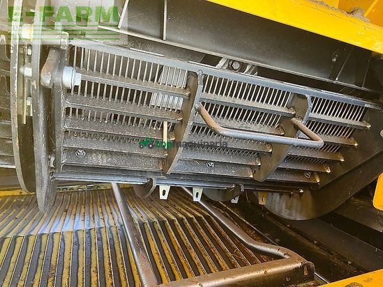 Cosechadora de Cereal - New Holland - cr 8.90