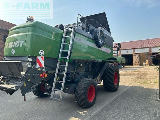 Cosechadora de Cereal - Fendt - 5225 e