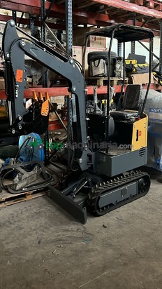 EXCAVADAORA KUBOTA ORUGA GIRATORIA 1000 Kg DIÉSEL