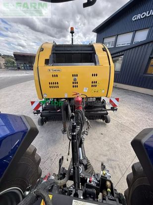 Empacadora gigant - New Holland - rolt belt 180 superfeed