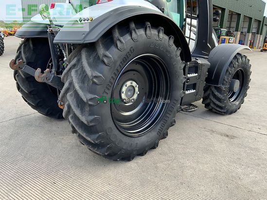 Tractor agrícola - Valtra - t235 versu tractor (st24702) Versu