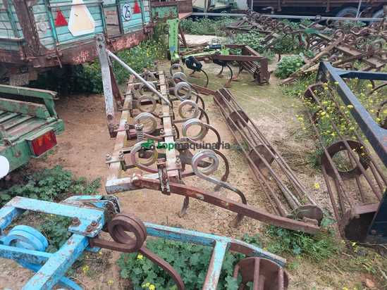 Cultivador artesanal de 11 brazos de fundición con rulo