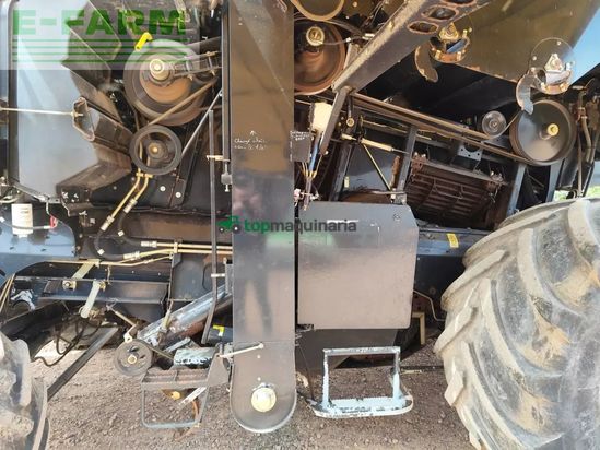 Cosechadora de Cereal - New Holland - cr9080