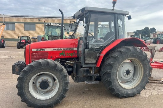 TRACTOR MASSEY FERGUSON 4245 (Particular)