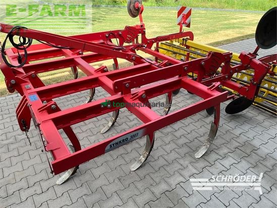 Cultivador - Pöttinger - synkro 3003