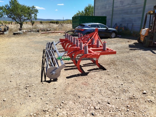 Cultivador - Chisel 15 brazos 