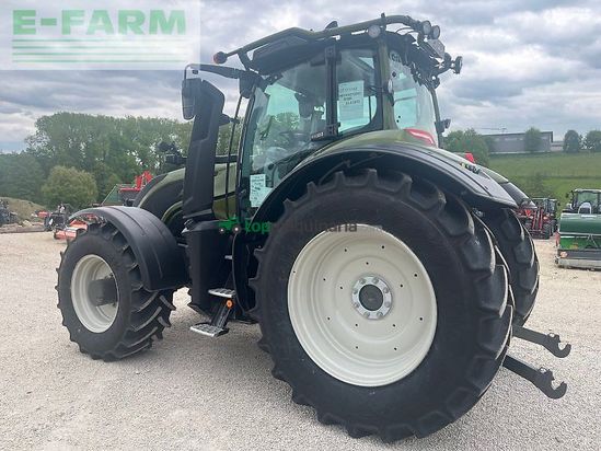 Tractor agrícola - Valtra - t 215d mit rüfa und forstkabine