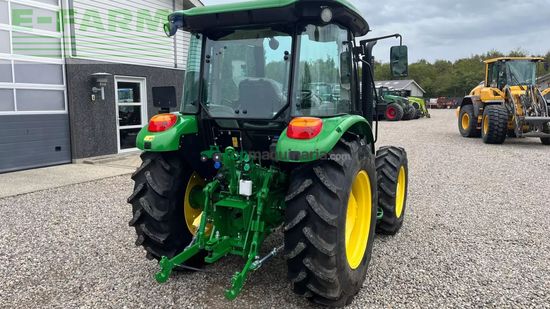 Tractor agrícola - John Deere - 5075e med aircondition og vendegear