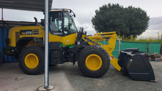Pala cargadora Komatsu WA270-8