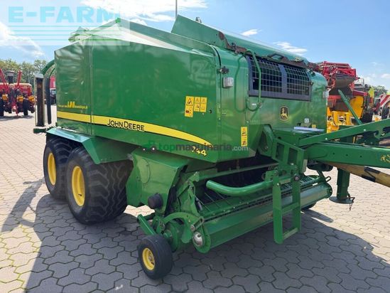 Empacadora gigant - John Deere - 744 premium