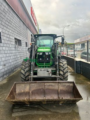 Tractor agrícola - John Deere - 6115 MC con pala