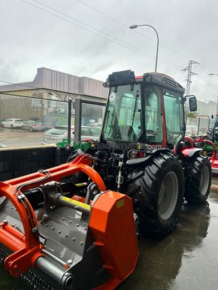 Tractor agrícola Antonio Carraro TRG rígido reversible.