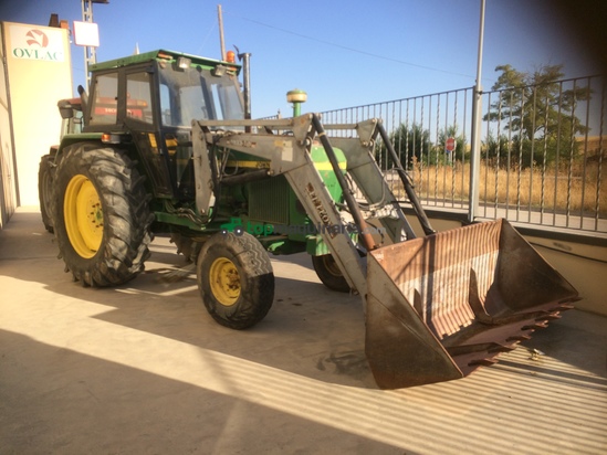 Tractor agrícola - John Deere - 3140 ST con Pala