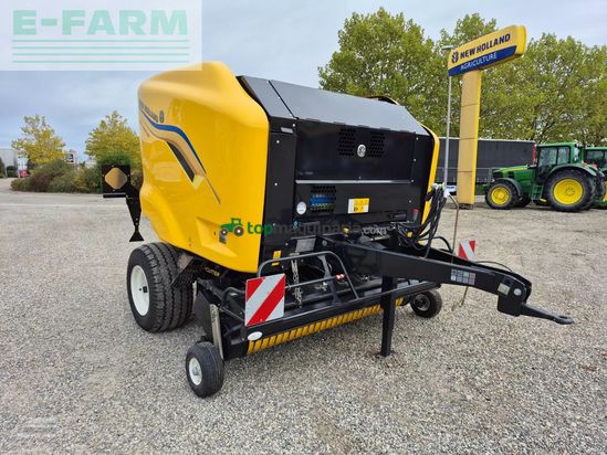 Empacadora gigant - New Holland - roll-bar 125