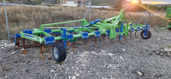 Cultivador - 23 brazos con rodillo y rastra 
