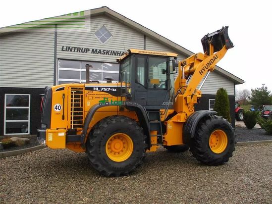 Minicargadora - Hyundai - 757-9a med 620/75r26 traktor hjul montering på